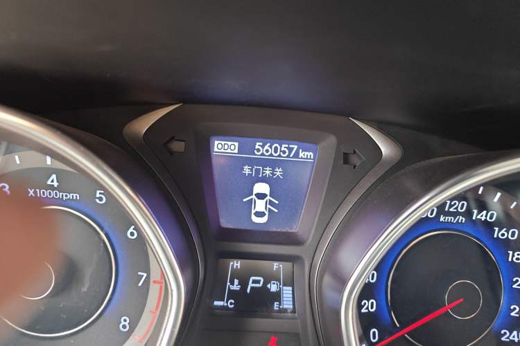Used Hyundai Elantra (5th Generation / Langdong) 2016 1.6L Automatic Prestige Model Odometer Close Up