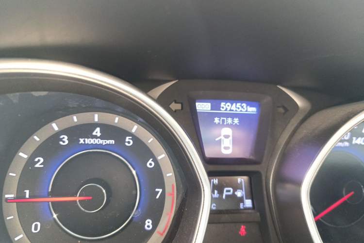 Used Hyundai Elantra (5th Generation / Langdong) 2016 1.6L Automatic Prestige Model Odometer Close Up