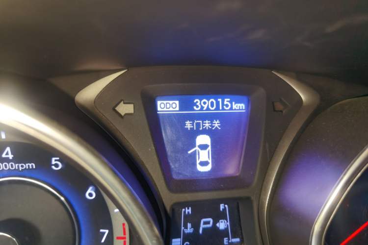 Used Hyundai Elantra (5th Generation / Langdong) 2016 1.6L Automatic Prestige Model Odometer Close Up