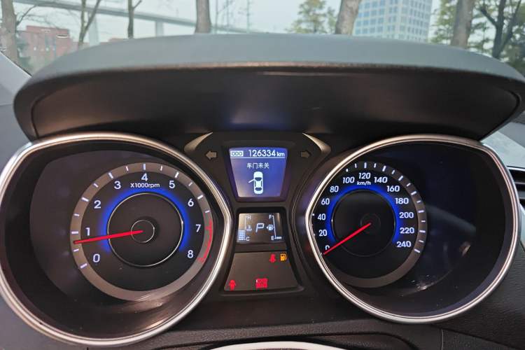 Used Hyundai Elantra (5th Generation / Langdong) 2016 1.6L Automatic Prestige Model Odometer Close Up