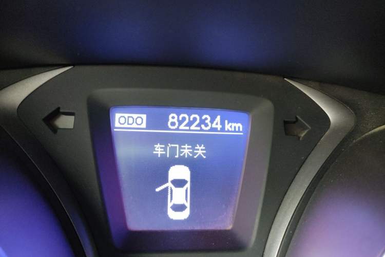 Used Hyundai Elantra (5th Generation / Langdong) 2016 1.6L Automatic Prestige Model Odometer Close Up