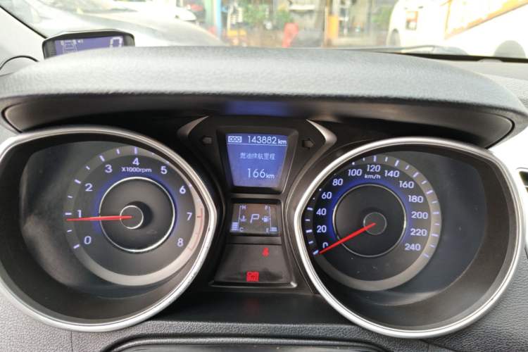 Used Hyundai Elantra (5th Generation / Langdong) 2016 1.6L Automatic Prestige Model Odometer Close Up