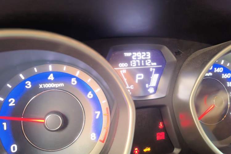 Used Hyundai Elantra (5th Generation / Langdong) 2016 1.6L Automatic Smart Version Odometer Close Up