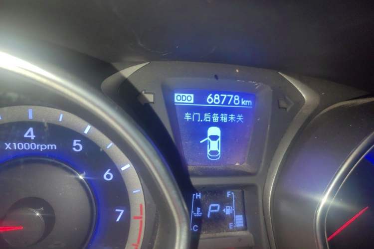 Used Hyundai Elantra (5th Generation / Langdong) 2016 1.6L Automatic Prestige Model Odometer Close Up