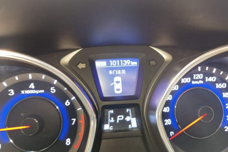 Used Hyundai Elantra (5th Generation / Langdong) 2016 1.6L Automatic Prestige Model Odometer Close Up