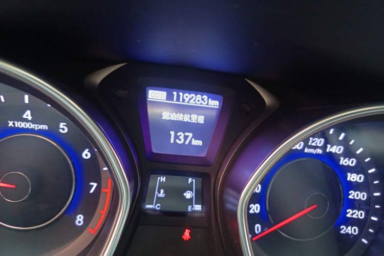 Used Hyundai Elantra (5th Generation / Langdong) 2016 1.6L Manual Luxury Model Odometer Close Up