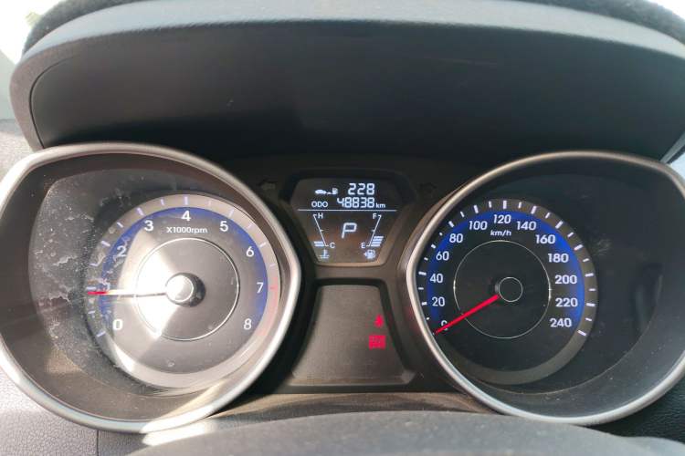 Used Hyundai Elantra (5th Generation / Langdong) 2016 1.6L Automatic Smart Version Odometer Close Up