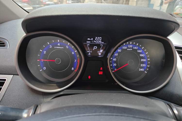 Used Hyundai Elantra (5th Generation / Langdong) 2016 1.6L Automatic Smart Version Odometer Close Up