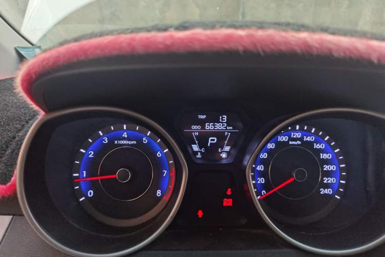 Used Hyundai Elantra (5th Generation / Langdong) 2016 1.6L Automatic Smart Version Odometer Close Up