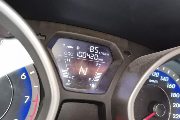 Used Hyundai Elantra (5th Generation / Langdong) 2016 1.6L Automatic Smart Version Odometer Close Up