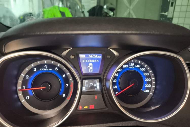 Used Hyundai Elantra (5th Generation / Langdong) 2016 1.6L Automatic Prestige Model Odometer Close Up