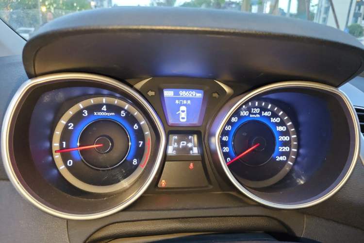 Used Hyundai Elantra (5th Generation / Langdong) 2016 1.6L Automatic Prestige Model Odometer Close Up