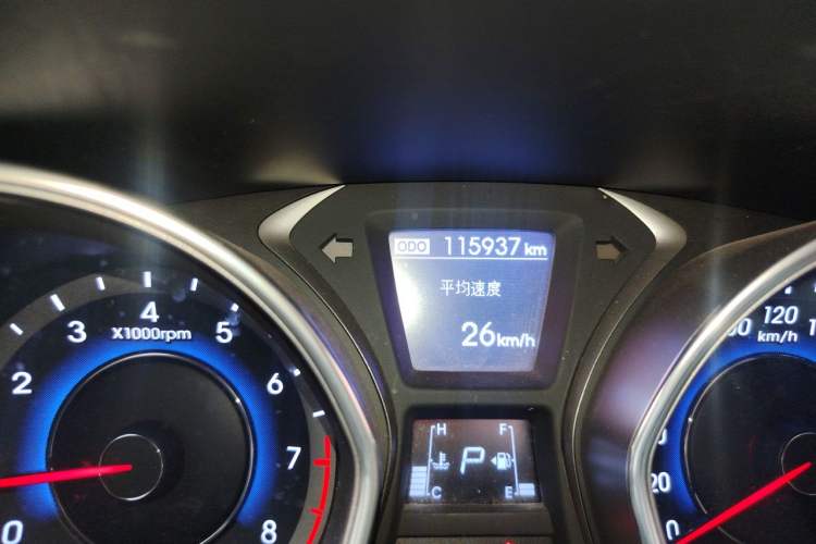 Used Hyundai Elantra (5th Generation / Langdong) 2016 1.6L Automatic Prestige Model Odometer Close Up