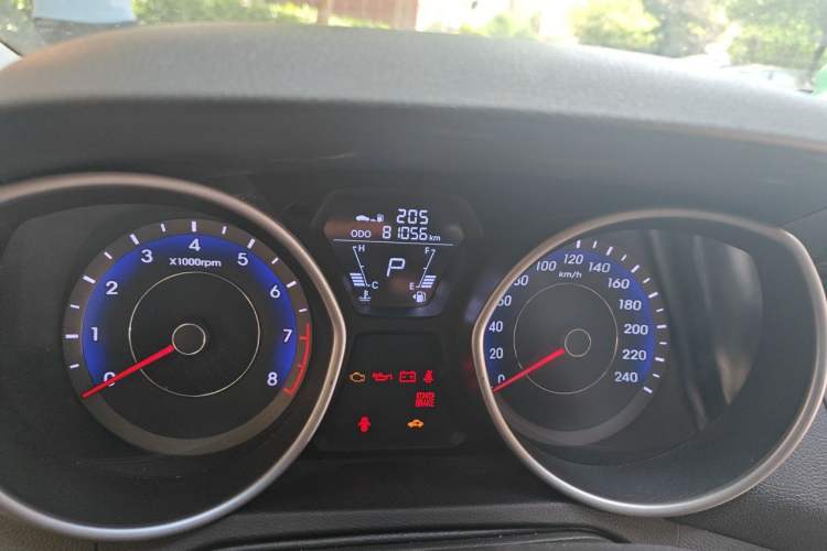 Used Hyundai Elantra (5th Generation / Langdong) 2016 1.6L Automatic Smart Version Odometer Close Up
