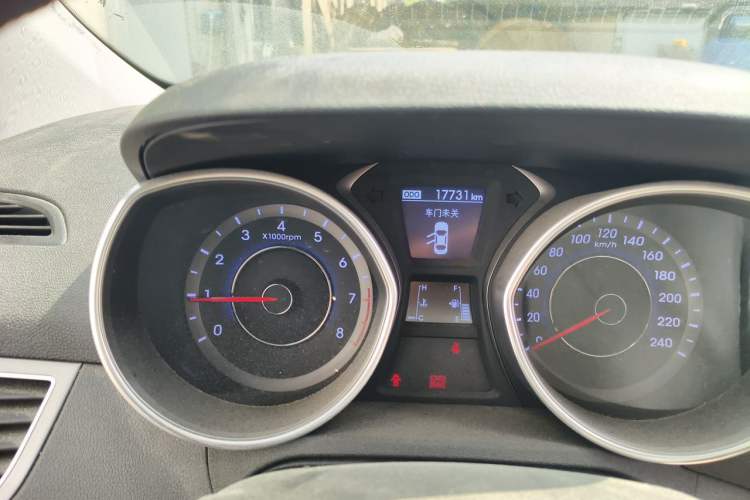 Used Hyundai Elantra (5th Generation / Langdong) 2016 1.6L Manual Luxury Model Odometer Close Up