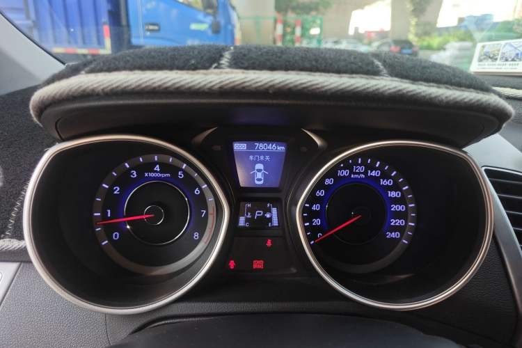 Used Hyundai Elantra (5th Generation / Langdong) 2016 1.6L Automatic Prestige Model Odometer Close Up