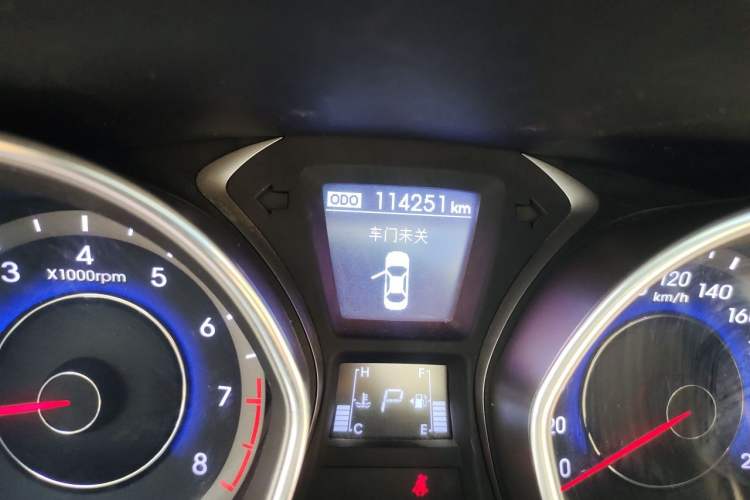 Used Hyundai Elantra (5th Generation / Langdong) 2016 1.6L Automatic Prestige Model Odometer Close Up