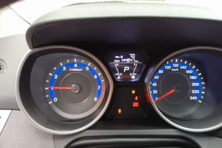 Used Hyundai Elantra (5th Generation / Langdong) 2016 1.6L Automatic Smart Version Odometer Close Up
