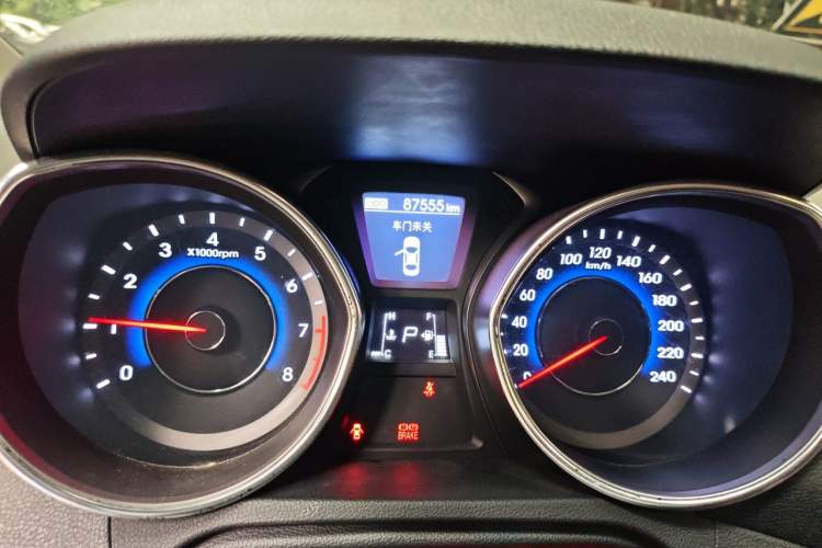 Used Hyundai Elantra (5th Generation / Langdong) 2016 1.6L Automatic Prestige Model Odometer Close Up