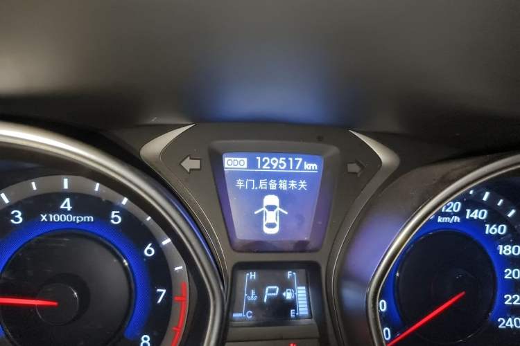 Used Hyundai Elantra (5th Generation / Langdong) 2016 1.6L Automatic Prestige Model Odometer Close Up