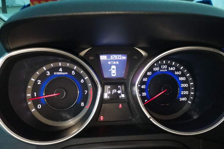 Used Hyundai Elantra (5th Generation / Langdong) 2016 1.6L Automatic Prestige Model Odometer Close Up