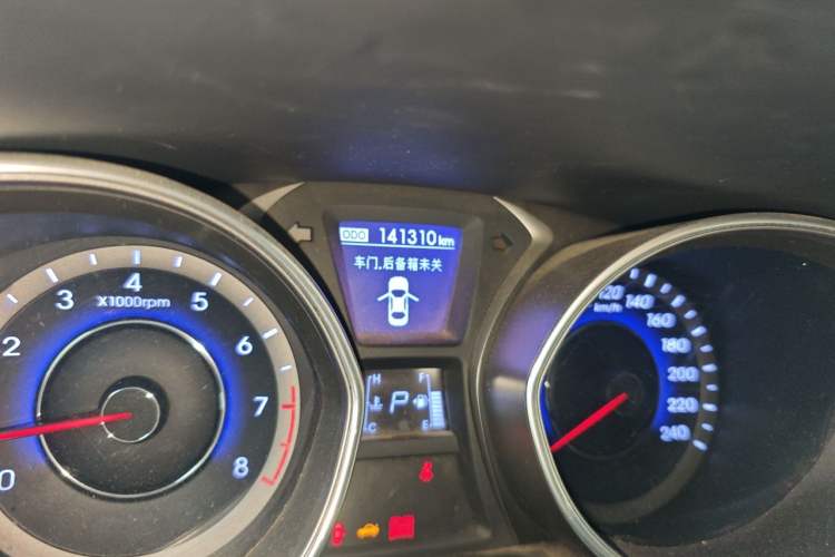 Used Hyundai Elantra (5th Generation / Langdong) 2016 1.6L Automatic Prestige Model Odometer Close Up