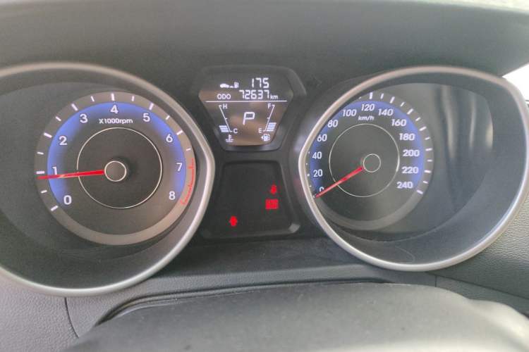 Used Hyundai Elantra (5th Generation / Langdong) 2016 1.6L Automatic Smart Version Odometer Close Up