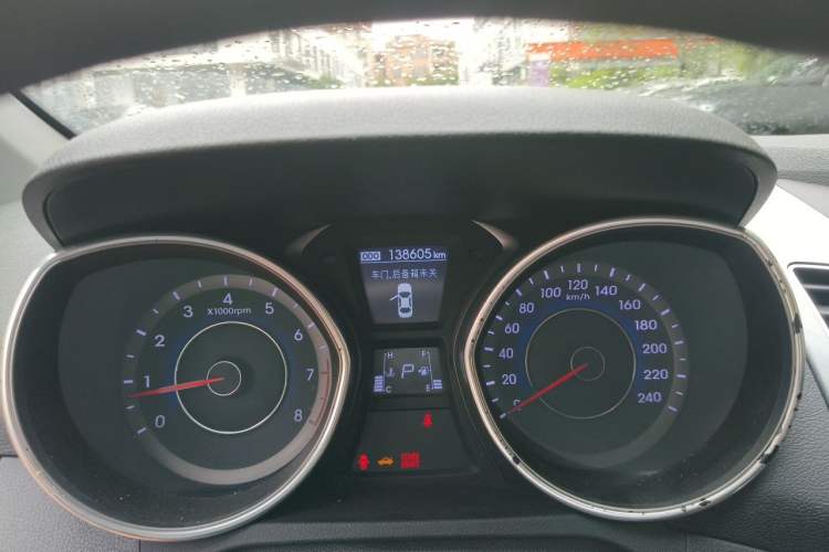 Used Hyundai Elantra (5th Generation / Langdong) 2016 1.6L Automatic Prestige Model Odometer Close Up