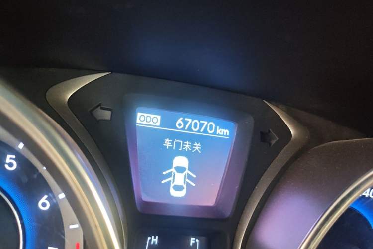 Used Hyundai Elantra (5th Generation / Langdong) 2016 1.6L Automatic Prestige Model Odometer Close Up