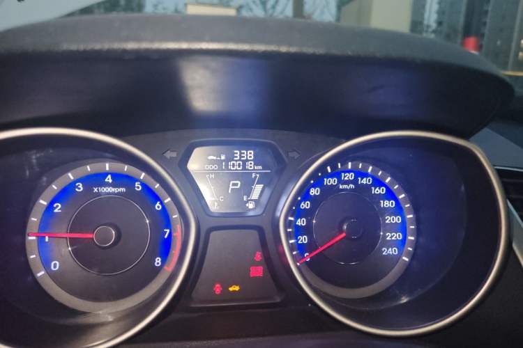 Used Hyundai Elantra (5th Generation / Langdong) 2016 1.6L Automatic Smart Version Odometer Close Up