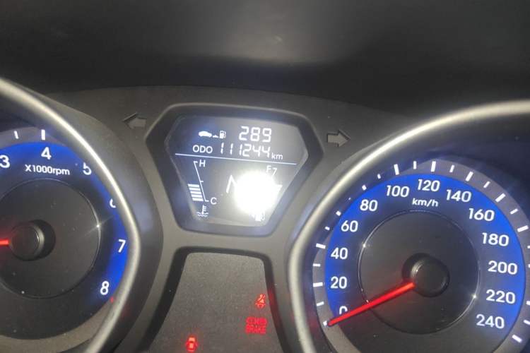 Used Hyundai Elantra (5th Generation / Langdong) 2016 1.6L Automatic Smart Version Odometer Close Up