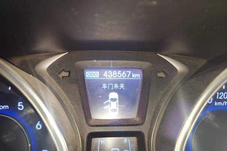 Used Hyundai Elantra (5th Generation / Langdong) 2016 1.6L Automatic Prestige Model Odometer Close Up