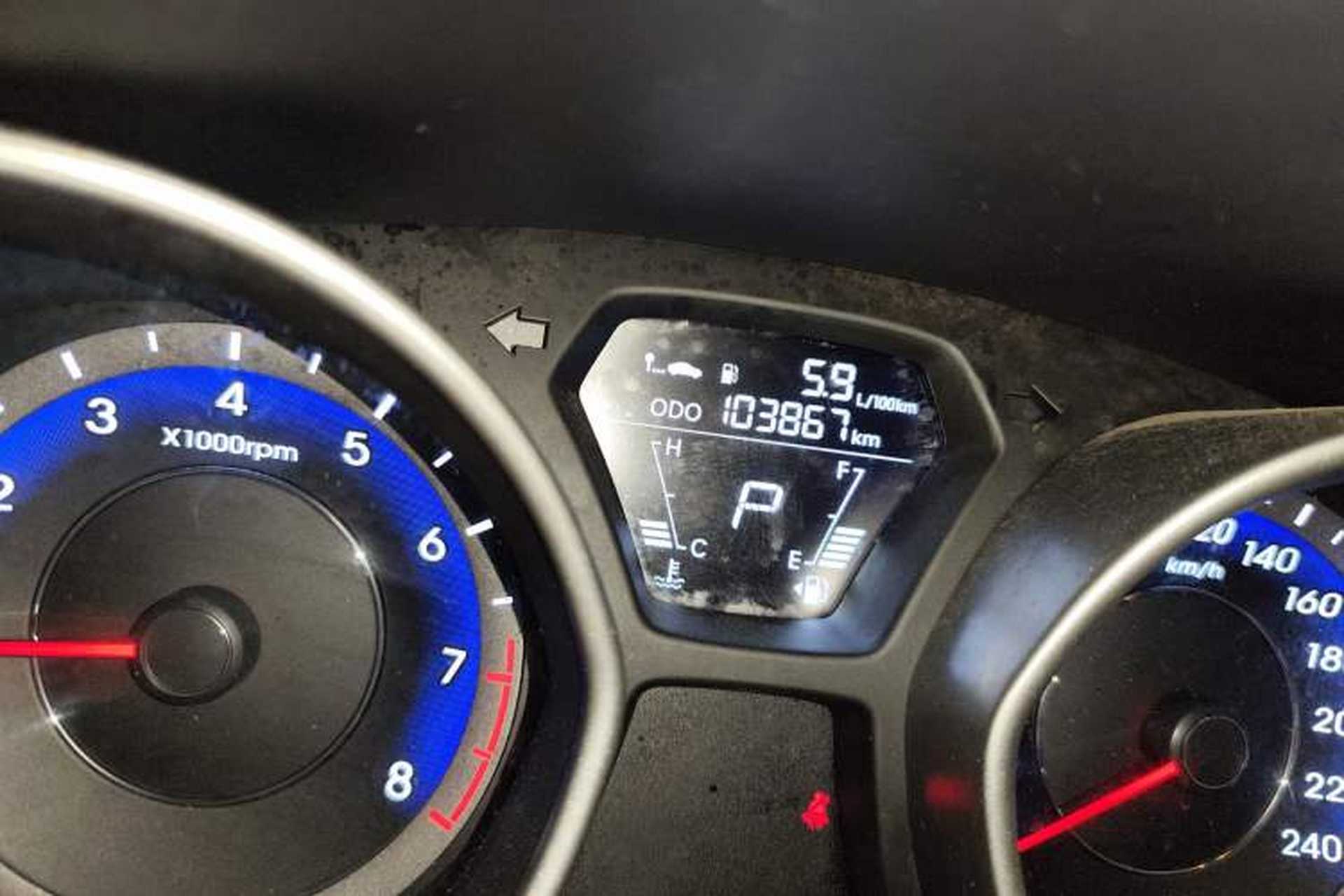Used Hyundai Elantra (5th Generation / Langdong) 2016 1.6L Automatic Smart Version Odometer Close Up