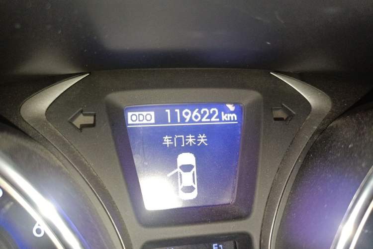 Used Hyundai Elantra (5th Generation / Langdong) 2016 1.6L Automatic Prestige Model Odometer Close Up