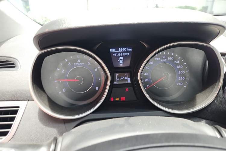 Used Hyundai Elantra (5th Generation / Langdong) 2016 1.6L Automatic Prestige Model Odometer Close Up