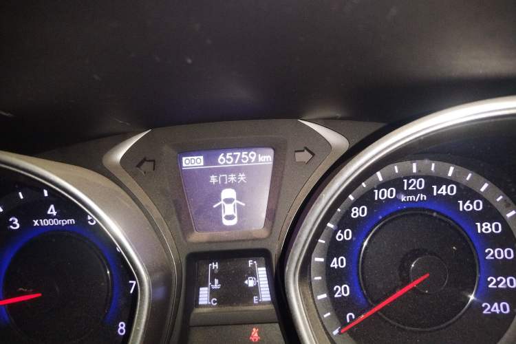 Used Hyundai Elantra (5th Generation / Langdong) 2016 1.6L Manual Luxury Model Odometer Close Up