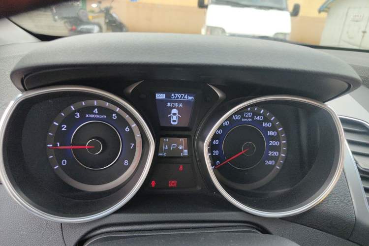 Used Hyundai Elantra (5th Generation / Langdong) 2016 1.6L Automatic Prestige Model Odometer Close Up