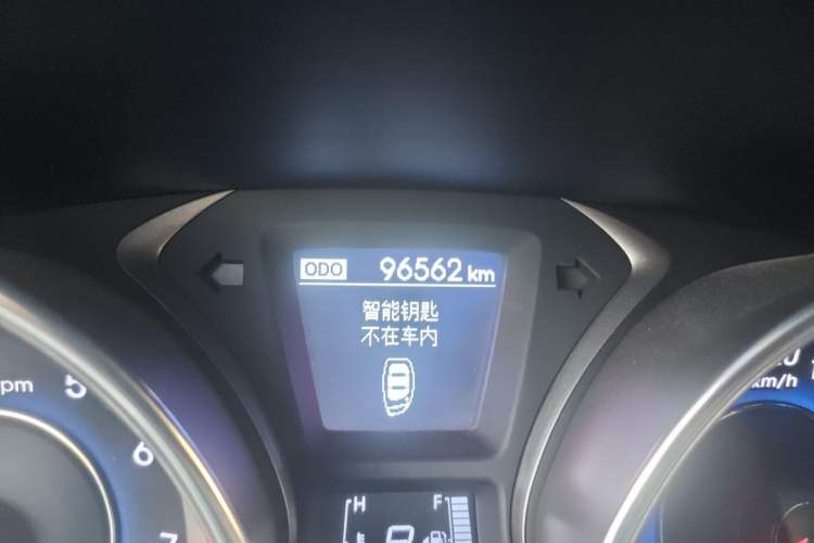 Used Hyundai Elantra (5th Generation / Langdong) 2016 1.6L Automatic Prestige Model Odometer Close Up