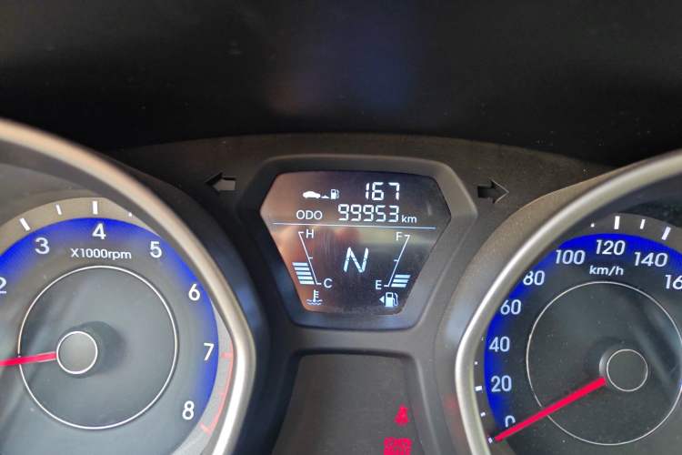 Used Hyundai Elantra (5th Generation / Langdong) 2016 1.6L Automatic Smart Version Odometer Close Up
