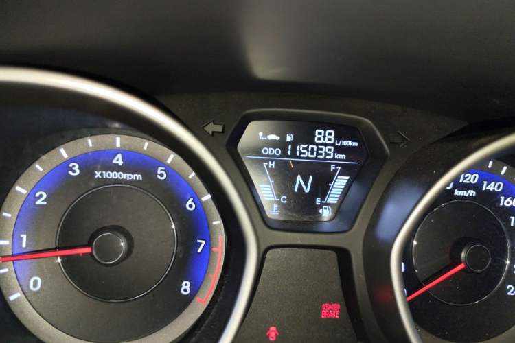 Used Hyundai Elantra (5th Generation / Langdong) 2016 1.6L Automatic Smart Version Odometer Close Up