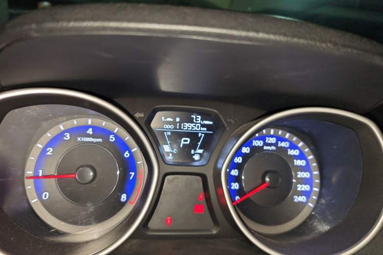 Used Hyundai Elantra (5th Generation / Langdong) 2016 1.6L Automatic Smart Version Odometer Close Up