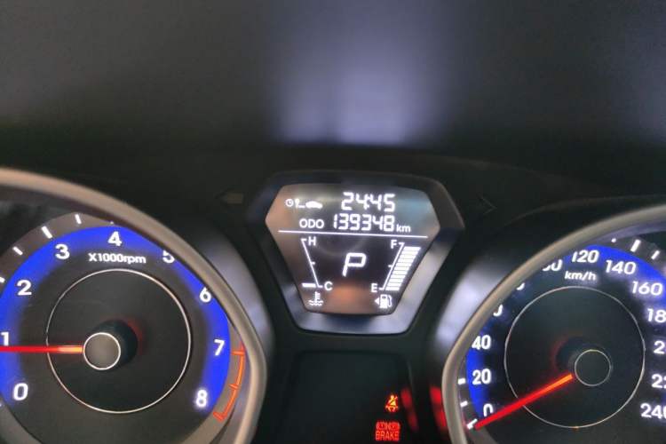 Used Hyundai Elantra (5th Generation / Langdong) 2016 1.6L Automatic Smart Version Odometer Close Up