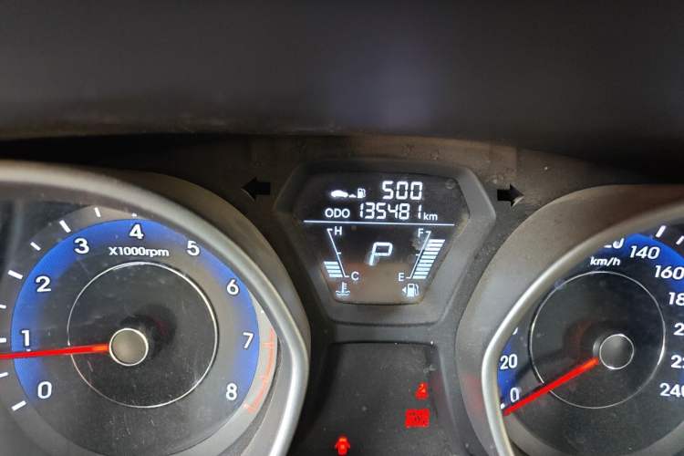 Used Hyundai Elantra (5th Generation / Langdong) 2016 1.6L Automatic Smart Version Odometer Close Up