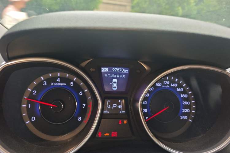 Used Hyundai Elantra (5th Generation / Langdong) 2016 1.6L Automatic Prestige Model Odometer Close Up