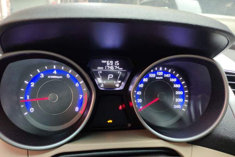 Used Hyundai Elantra (5th Generation / Langdong) 2016 1.6L Automatic Smart Version Odometer Close Up