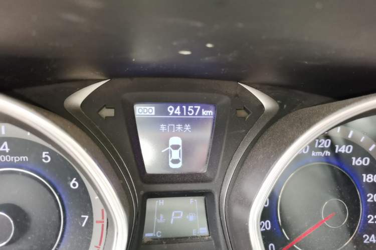 Used Hyundai Elantra (5th Generation / Langdong) 2016 1.6L Automatic Prestige Model Odometer Close Up