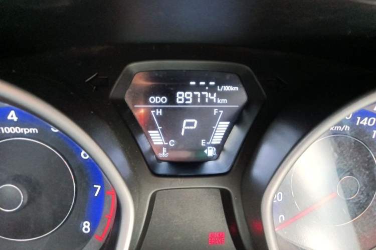 Used Hyundai Elantra (5th Generation / Langdong) 2016 1.6L Automatic Smart Version Odometer Close Up