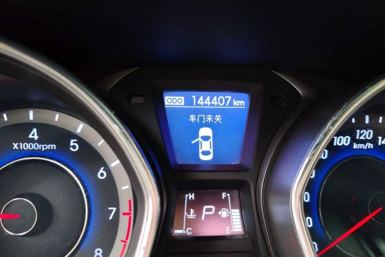 Used Hyundai Elantra (5th Generation / Langdong) 2016 1.6L Automatic Prestige Model Odometer Close Up