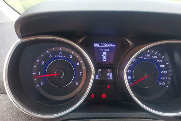 Used Hyundai Elantra (5th Generation / Langdong) 2016 1.6L Manual Luxury Model Odometer Close Up