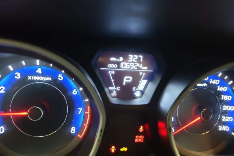 Used Hyundai Elantra (5th Generation / Langdong) 2016 1.6L Automatic Smart Version Odometer Close Up